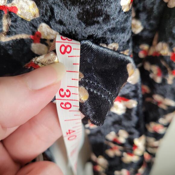 Yumi black floral print velvet long sleeved midi wrap dress size 14 - Picture 8 of 8